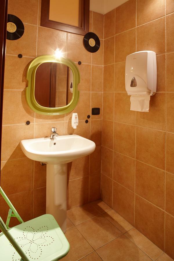 Mantua Hostal ภายนอก รูปภาพ